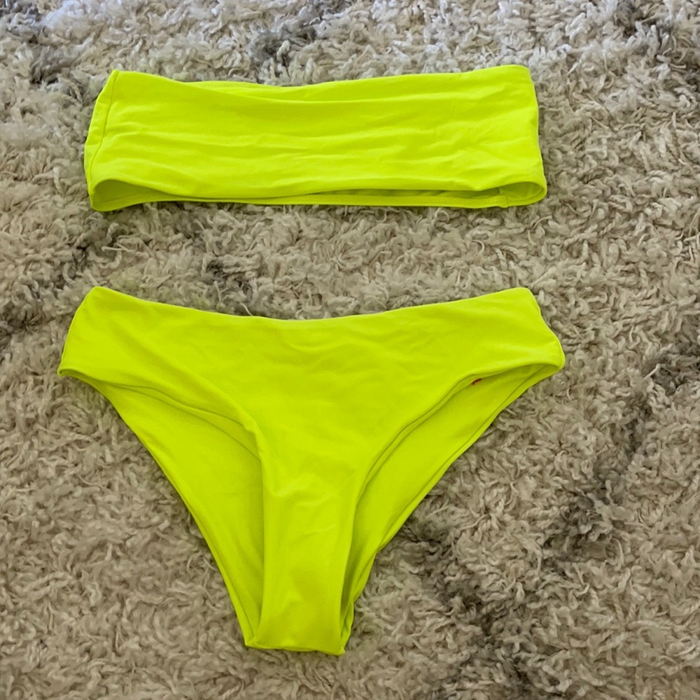 She in bathing suit